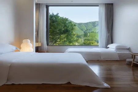 mumu house Отели рядом с достопримечательностью «Huangdaxian Scenic Area»