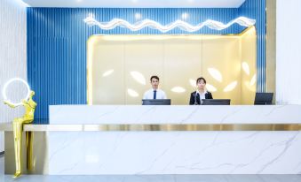 Yuekejia Hotel (Century City Erji Road Subway Station)