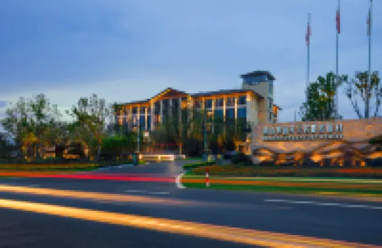 Grand New Century Nanshan Heyuan Hot Spring Resort