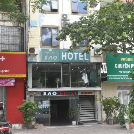 Sao Hotel Nguyen Ngoc Vu Отели рядом с достопримечательностью «Университет Естествознания»