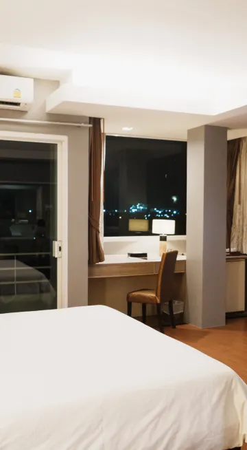 ห้องดีลักซ์ เตียงใหญ่ 1 เตียง