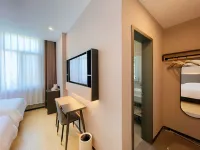 Jinjiang Inn Fashion (Tangshan Zunhua Bus Station, Wenhua North Road Branch) - parking