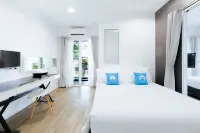 Blu Monkey Bed & Breakfast Phuket Hotel in zona Wat Khao Rang Samakkhitham