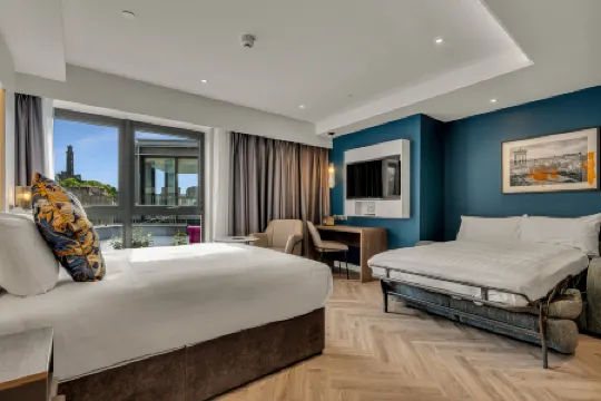 Roomzzz Edinburgh Отели рядом с достопримечательностью «Калтон-хилл»