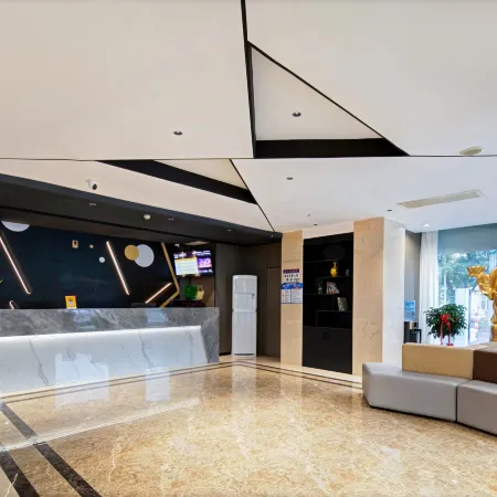 IU Hotel Lvliang Xiaoyi Wanda Plaza Municipal Government