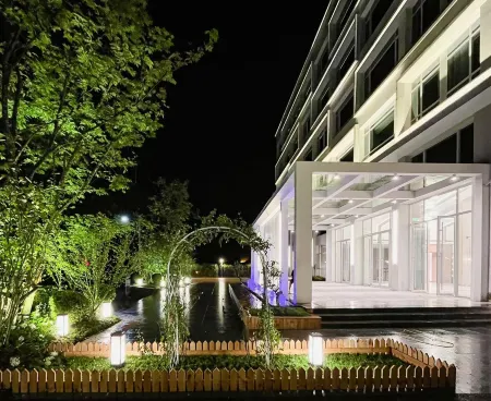 Enshi Grand Canyon Huanyue Mountain Residence Holiday Hotel Отели рядом с достопримечательностью «Yulong Crevice»