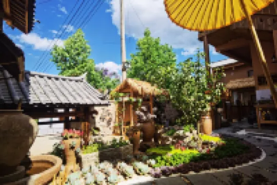 幾尋暮舍民宿（臨滄機場店）