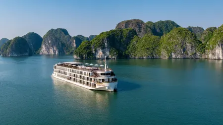 Indochine Lan Ha Bay Отели в г. Tuan Chau