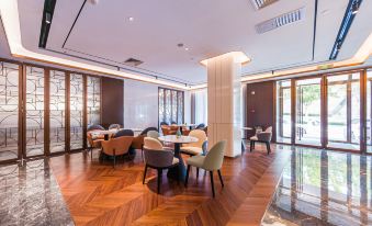 Heyi Zhishang Hotel (Jinan Quancheng Square Baotu Spring Branch)