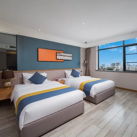 Qifan Hotel (Kunming Railway Station Huannan South Road Metro Station Branch)