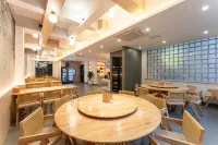 Yueshang·Stargazing Homestay (Laojunshan Zhongling Cableway Branch)