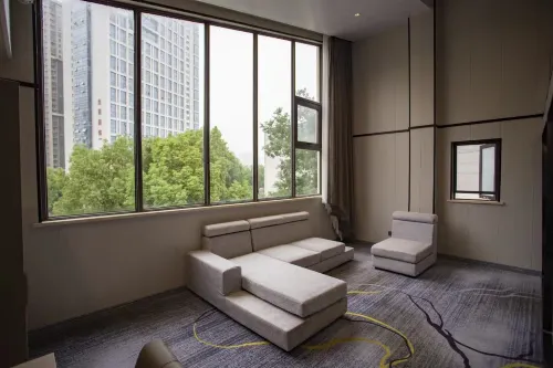 Yiwen Hotel (Zhenjiang High-Speed Railway Station) - Balkon