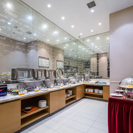 Yeste Hotel (Jianli Jinyuan Materials Market)