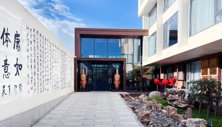 Ruyi Shanhai Kangyang Hotel (Beidaihe Safari Park) Отели рядом с достопримечательностью «General Administration of Sport Qinhuangdao Training Base Comprehensive Training Hall»