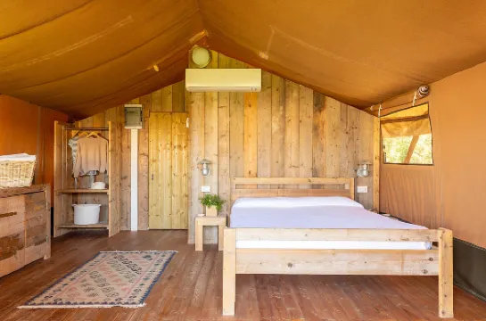 塔拉莫內吉塔村營地