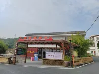 Luhe. Luoxi Valley Homestay;