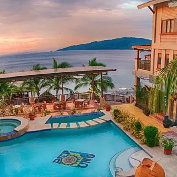 Pier Uno Dive Resort