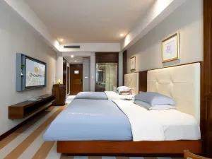 Linyi Ronghua Hotel (People's Square Railway Station)