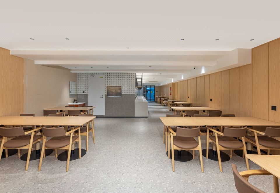 2. 컨트리 인 앤 ..