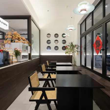 Linhai Jingjiangli City Light Stay (Yintaicheng Yaoda Department Store)