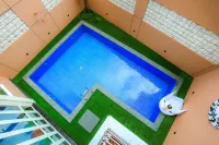 The Horizontal Hotel Pacitan - Pools