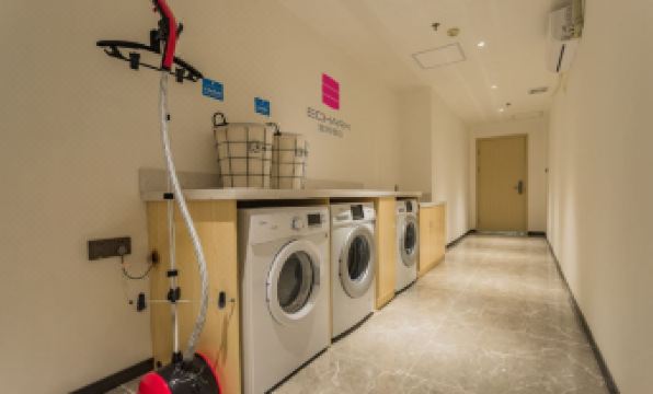 Yuyue E-sports Hotel (Guangzhou Zengcheng Xintang South Railway Station)