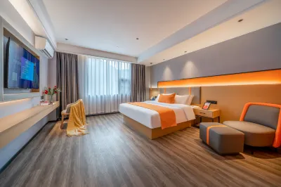 Chengji Hotel (Hezhou Government Ailianhu Square)