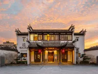 Passing-cloud Resort Hotels in Yi County