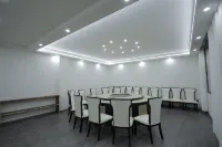 Guiyin Shanshui, Healing Oxygen Bar, Lakeside Vacation Beauty Hotel (Four Sided Mountain Store)