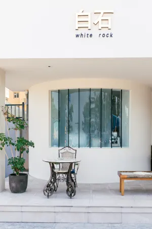 Baishi Hotel (International Coastal Baths Huoju 8th Street)