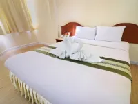 Chumphon Gardens Hotel Hotels near Wat Hua Thanon