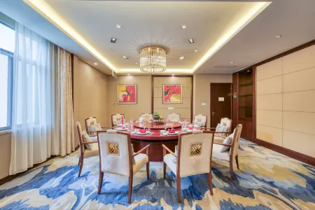 Rezen Retreat Xingyi Отели рядом с достопримечательностью «Pingdong Square»