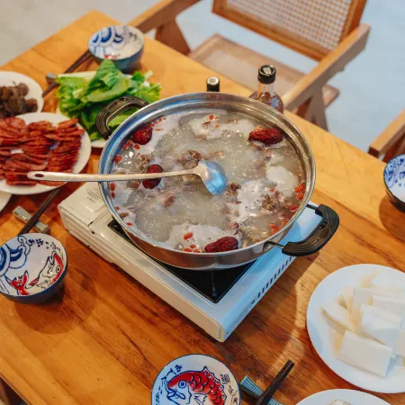 Hailuogou Shanzhiye Private Hot Spring Homestay