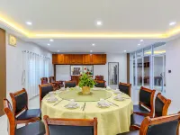 City Garden Hotel (Close to Patuxay Monument and Lao Textile Museum, Vientiane) Hotels near Thatluang Stupa
