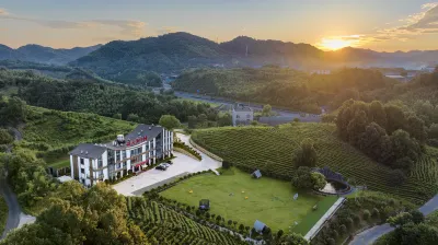 Yingyuan Farm · Anji Yingyuan Tea Manor Hotels in White Tea Viewing Deck