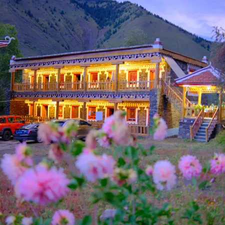 Kangding Huaxiang Siyizhijia Homestay