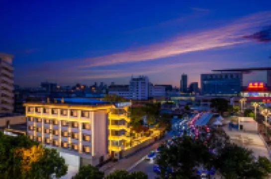 Gefei Hotel (North Square of Kunming Railway Station)