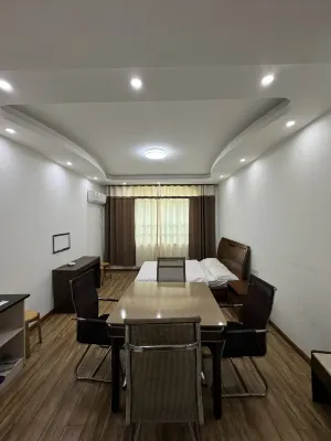 Huangmei Lvyin Business Hotel