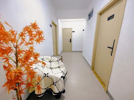 Creamy style projection large bed room Отели в г. Дуншань