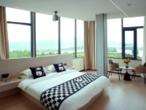 Maitreya Huxi Man Hot Spring Homestay (Huquan Water Town Tourist Resort Scenic Area Branch) Hoteles en Ciudad de Mile