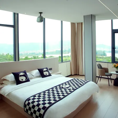 Maitreya Huxi Man Hot Spring Homestay (Huquan Water Town Tourist Resort Scenic Area Branch) Hotels in Mile