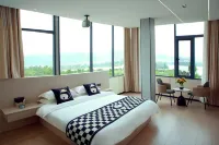 Maitreya Huxi Man Hot Spring Homestay (Huquan Water Town Tourist Resort Scenic Area Branch)