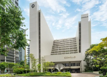 Conrad Singapore Orchard Отели рядом с достопримечательностью «Block 18 HDB Dover Crescent»