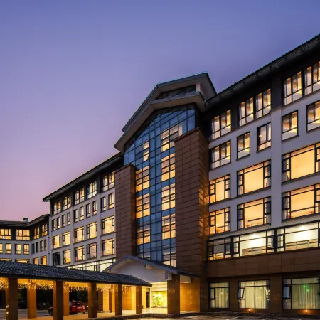 Diamond Holiday Crown Hotel