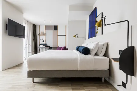 Le Grand Quartier Отели рядом с достопримечательностью «Viaduc des Arts»