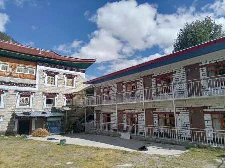 Lotus Lake Mountain House Elegant Residence Отели рядом с достопримечательностью «Lotus Sea»