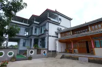 Changyi Xinju Hotels in Lijiang Sanyi Airport