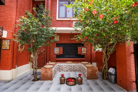 Nepali Heritage Hotel Отели рядом с достопримечательностью «Trailokya Mohan Narayan Temple»