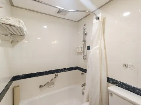 Holiday Inn SHENZHEN DONGHUA by IHG Отели рядом с достопримечательностью «Coast City»