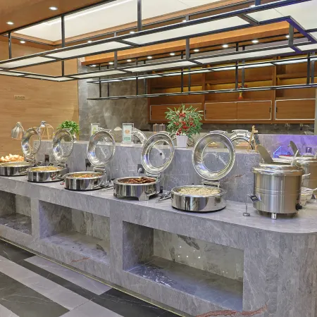 Vienna International Hotel (Yangjiang Donghuicheng International Branch)